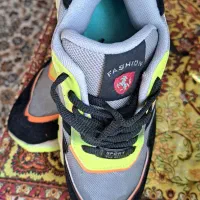 کفش|کیف، کفش، کمربند|شیراز, شیشهگری|دیوار