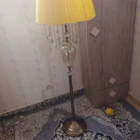 آباژور ایستاده