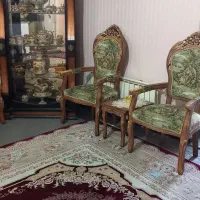 سرویس مبل سلطنتی ۹ نفره همراه بوفه و میز عسلی