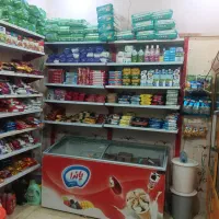 سوپر مارکت فروشی واقع در مرکز شهر کنارک
