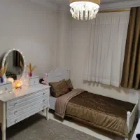 تخت یک نفره و میزآرایش به همراه تشک رویال