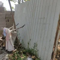 در دروازه باغ یا گاراژ
