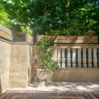 کارگر با خانواده جهت پرورش بوقلمون