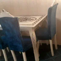 یک عدد میز نهار خوری