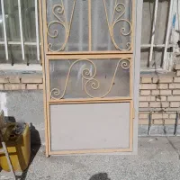 یک لت درب حیاط اهنی