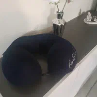 بالشت یو