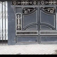 درب ورودی و ماشین رو