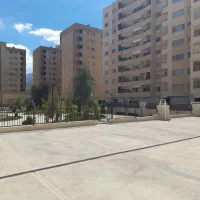 نگهبان درب ورودی ونظافتچی مجتمع مسکونی