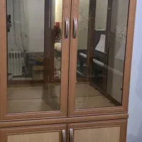 کتابخانه و کمد