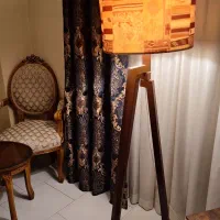 آباژور ایستاده