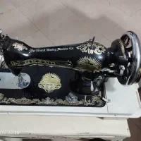 چرخ خیاطی قدیمی و سردوز سه نخ سنجاقک