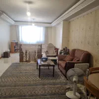 ۹۰ متر*شیک وخوش نقشه*غرق نور*شمال امیر آباد