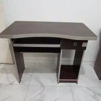 میز کامپیوتر در حد نو