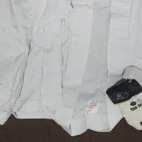 لباس تکواندو به همراه دو کمربند ودستکش