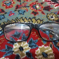 چهار چوب عینک فروشی