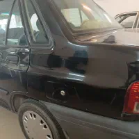 پراید مدل ۸۲با یک گلگیر رنگ  تک سوز