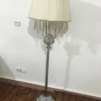 آباژور ایستاده