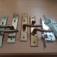 دو عدد دستگیره درب بهمراه قفل مغزی