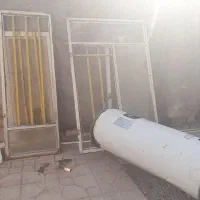 سه عدد پنجره