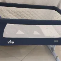 تخت کنار مادر