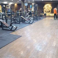 مربی بدنسازی  و فیت نس با بیش از 25 سال تجربه