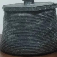 دیز سنگی با ترک ریز
