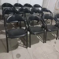 تعدادی صندلی انتظار فلزی چرمی شیک و زیبا