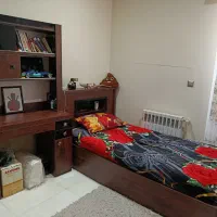 تخت یک نفره به همراه میز تحریر