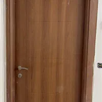 درب چوبی کامل با دستگیره زبنانه قفل و چهار چوب
