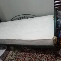 تخت فلزی و تشک طبی