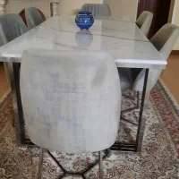 میز ناهار خوری در حد نو