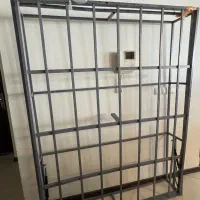 جک زیر تخت سالم و تمیز