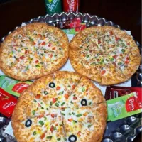 چهار تا پیتزا تک نفره با چهار طعم مختلف ویژه ۱۱۹۹