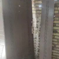 درب ورودی آپارتمان در حد نو