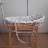 تخت کنار مادر