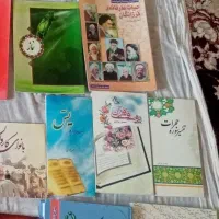 کتاب و زیر دستی و گونیا
