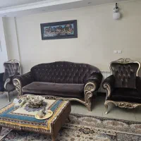 مبلمان هفت نفره و میز جلو مبلی