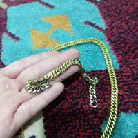 گردنبند ودست بنده طلایی رنگ ثابت