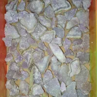 سنگ قیمتی امیتیست سوسنی خام و طبیعی - وزن یک کیلو