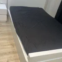 تخت خواب و پاتختی