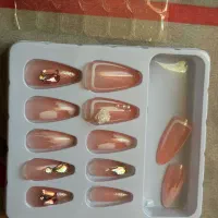 ناخون مصنوعی