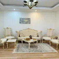 مبل. ناهارخوری. کنسول. میز تلویزیون. جلو مبل