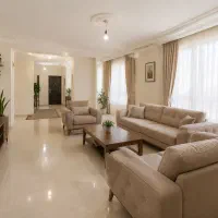 آپارتمان-180متری-مبارزان-شرقی-تک-واحدی