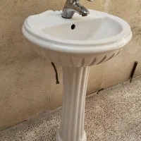 روشویی کوچک پایه دار با شیر