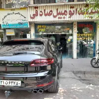 شیشه اتومبیل..