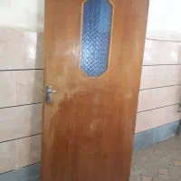 درب چوبی کاملا سالم همراه قفل قیمت ۲۵۰۰۰۰۰تومان