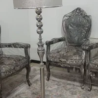 آباژور ایستاده