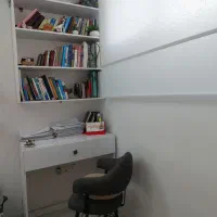 میزوکتابخانه و صندلی