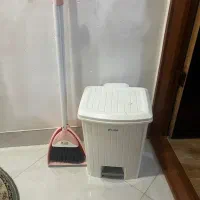 سطل آشغال  .جارو وخاک انداز