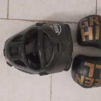 دستکش و کلاه کیک بوکس